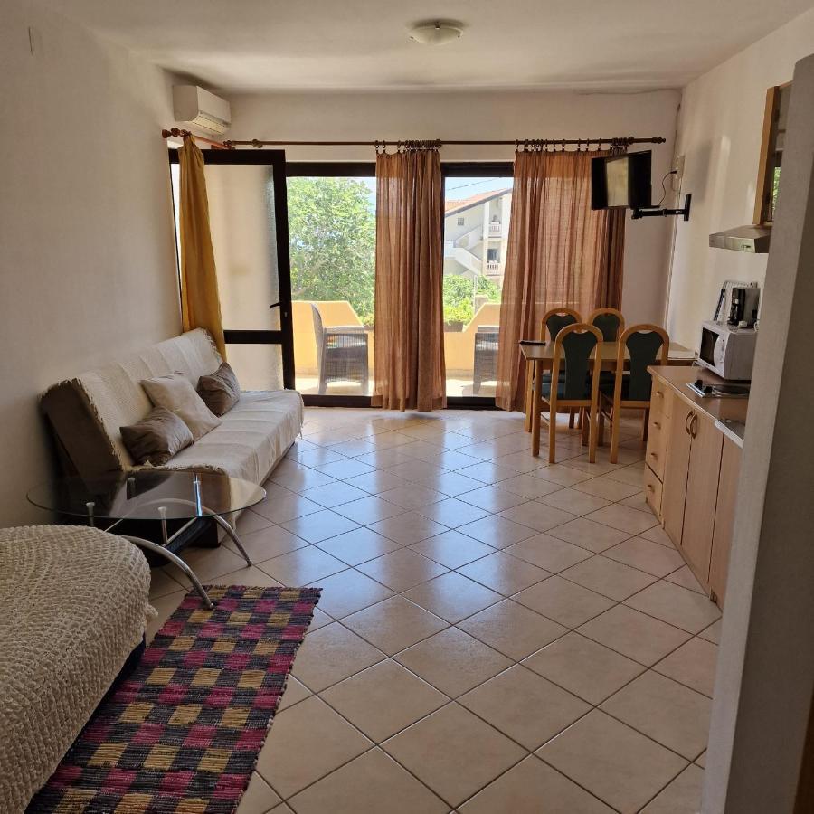 Apartments Damir 2838 Lopar Esterno foto
